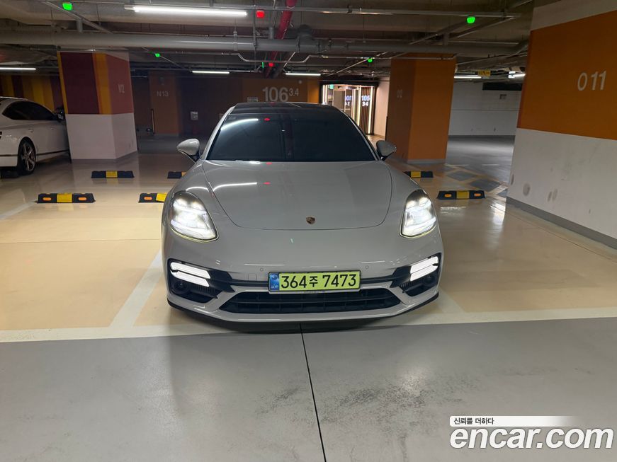 Porsche Panamera 2021
