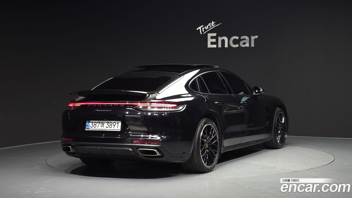 Porsche Panamera 2023