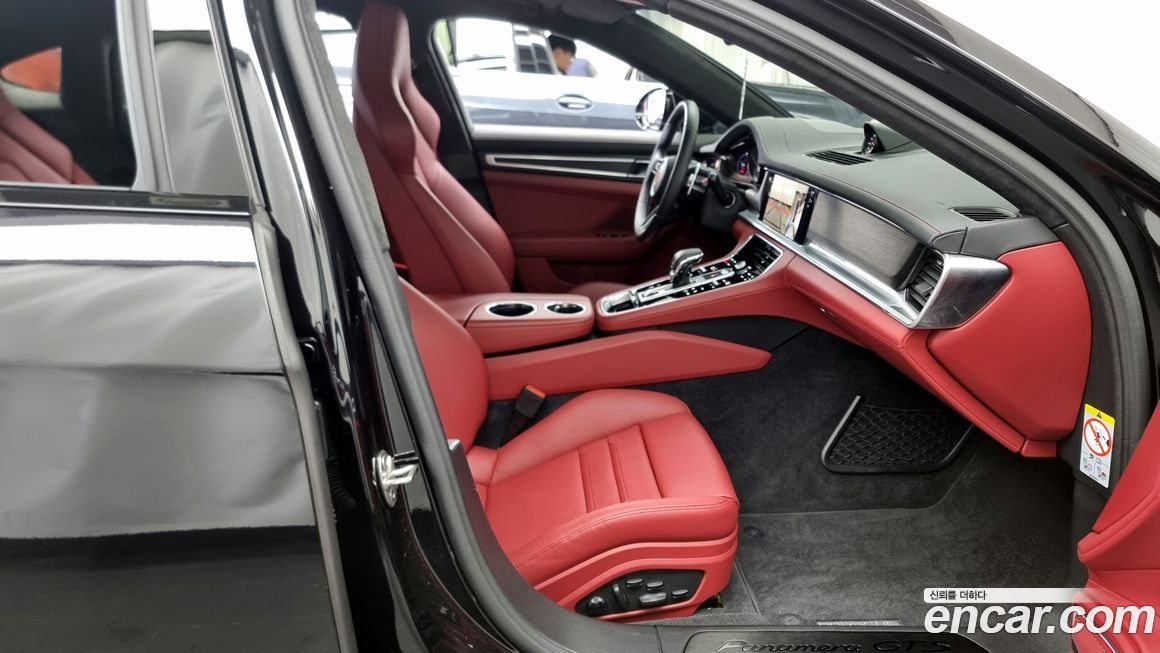 Porsche Panamera 2023