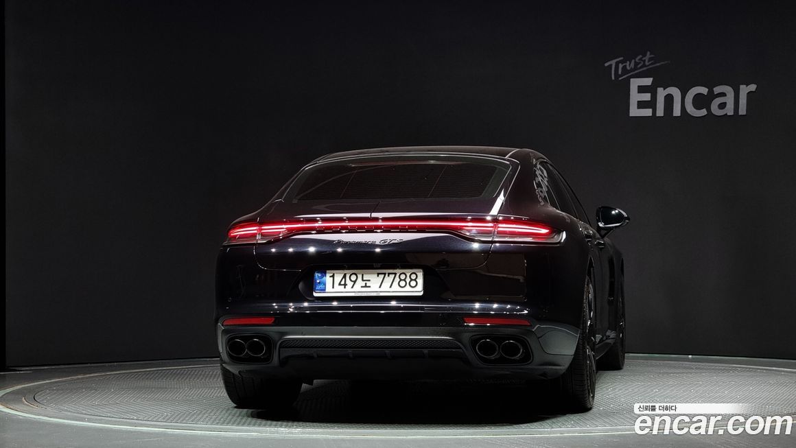 Porsche Panamera 2023