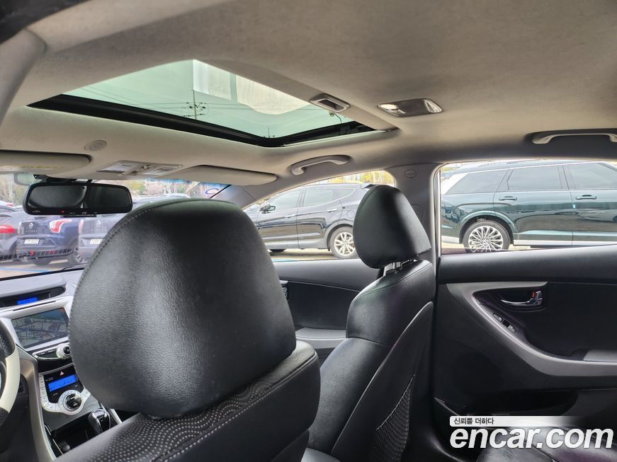 Hyundai AVANTE 2011