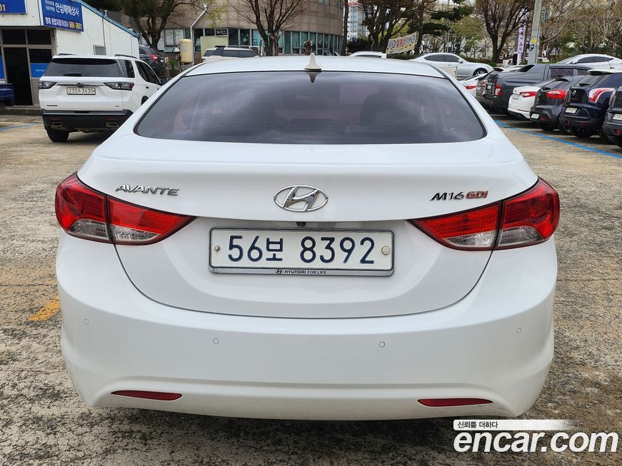 Hyundai AVANTE 2011