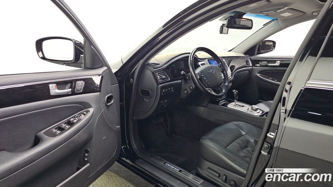 Hyundai Genesis 2012