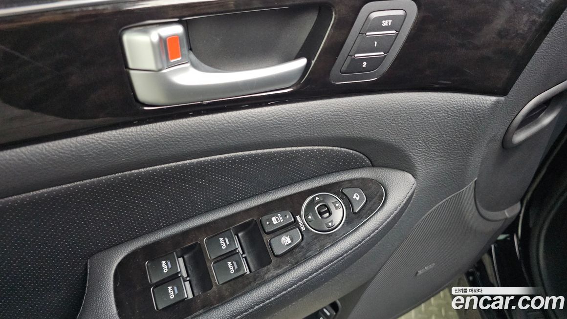 Hyundai Genesis 2012