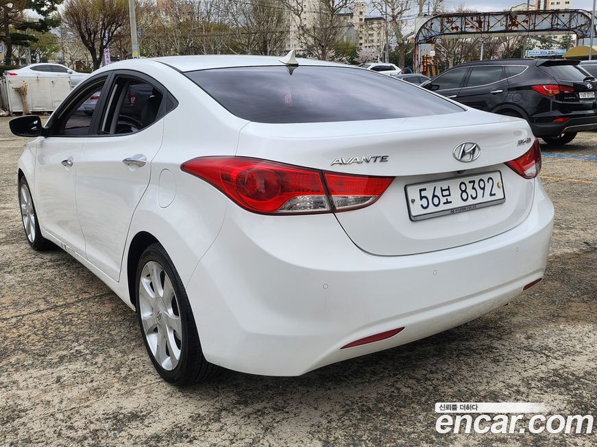 Hyundai AVANTE 2011
