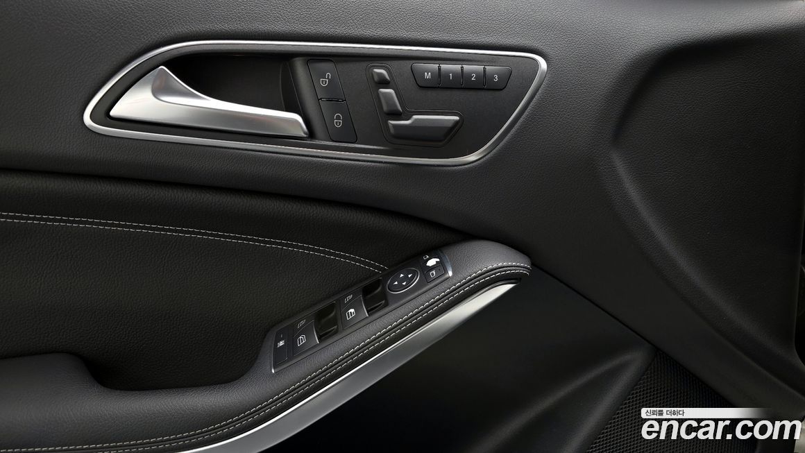 Mercedes-Benz GLA-Class 2015