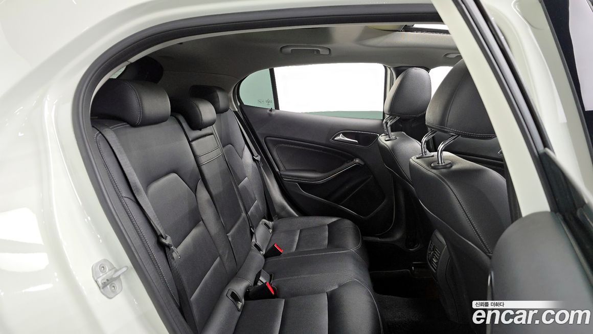 Mercedes-Benz GLA-Class 2015