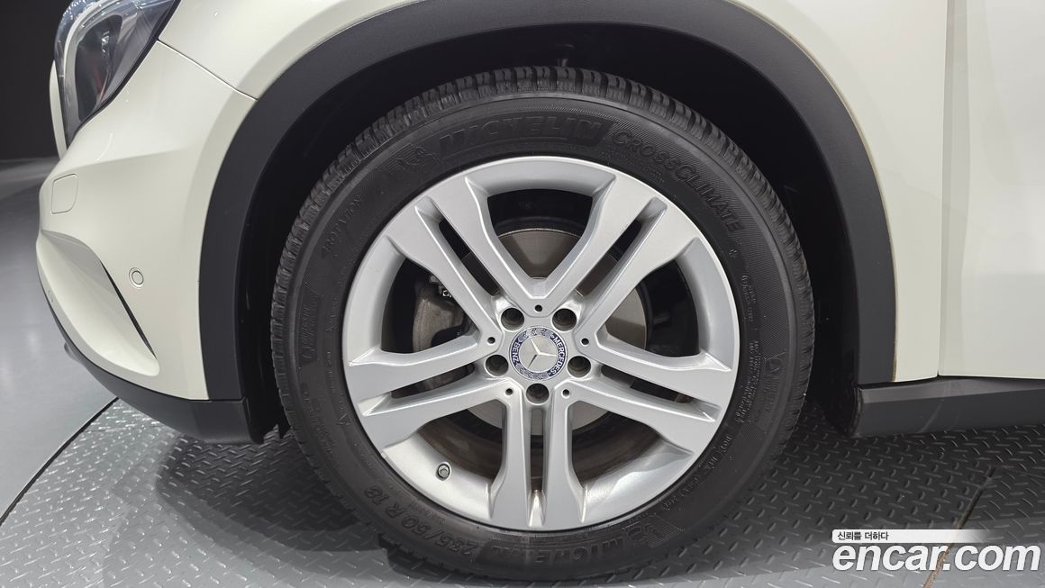 Mercedes-Benz GLA-Class 2015