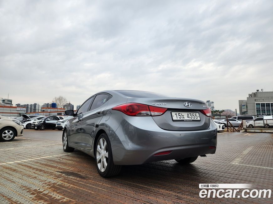 Hyundai AVANTE 2011