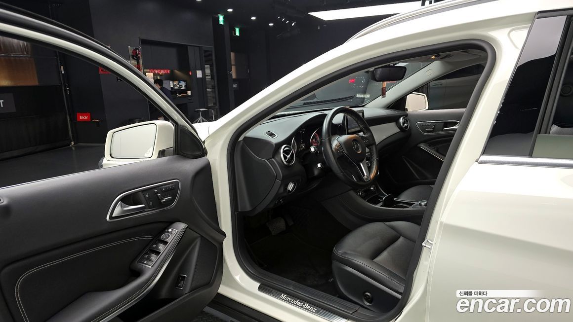 Mercedes-Benz GLA-Class 2015