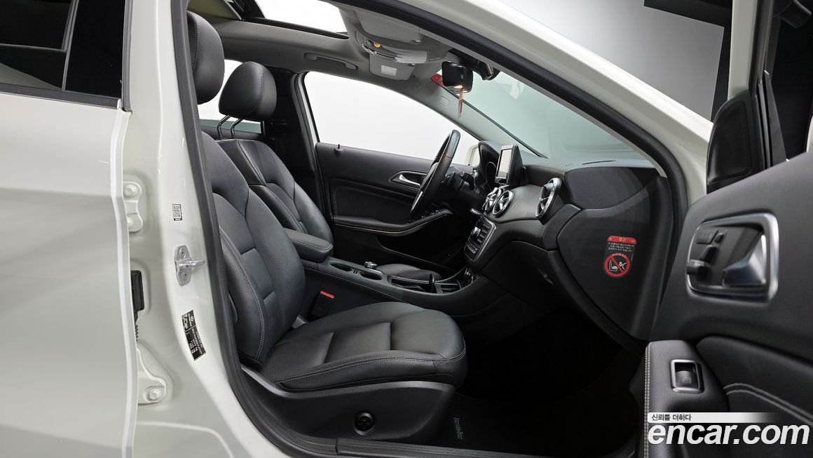 Mercedes-Benz GLA-Class 2015