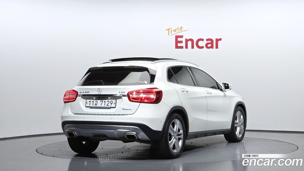 Mercedes-Benz GLA-Class 2015