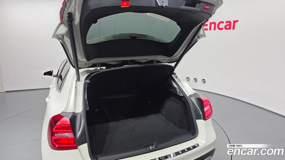 Mercedes-Benz GLA-Class 2015