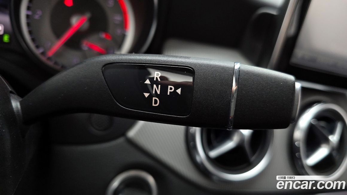 Mercedes-Benz GLA-Class 2015