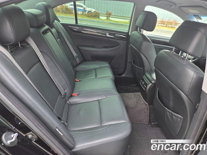 Hyundai Genesis 2012