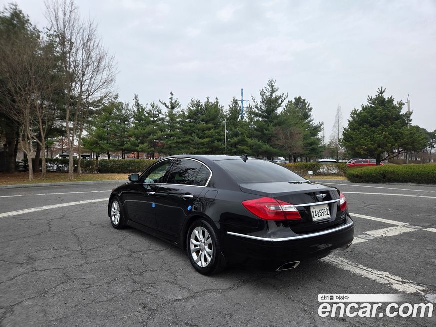 Hyundai Genesis 2012