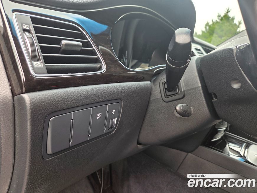 Hyundai Genesis 2012