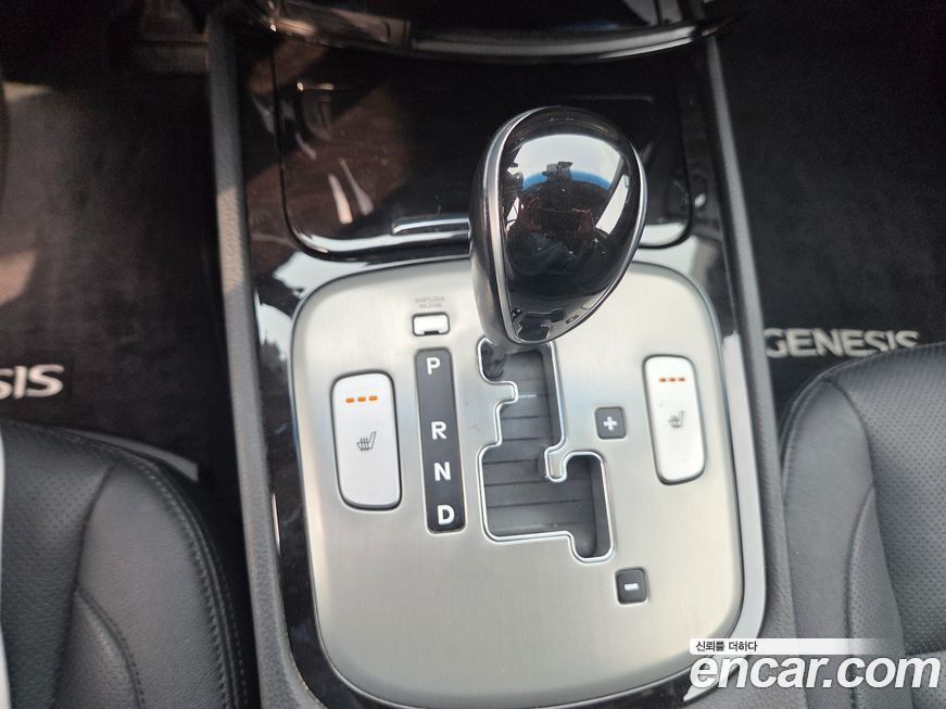 Hyundai Genesis 2012