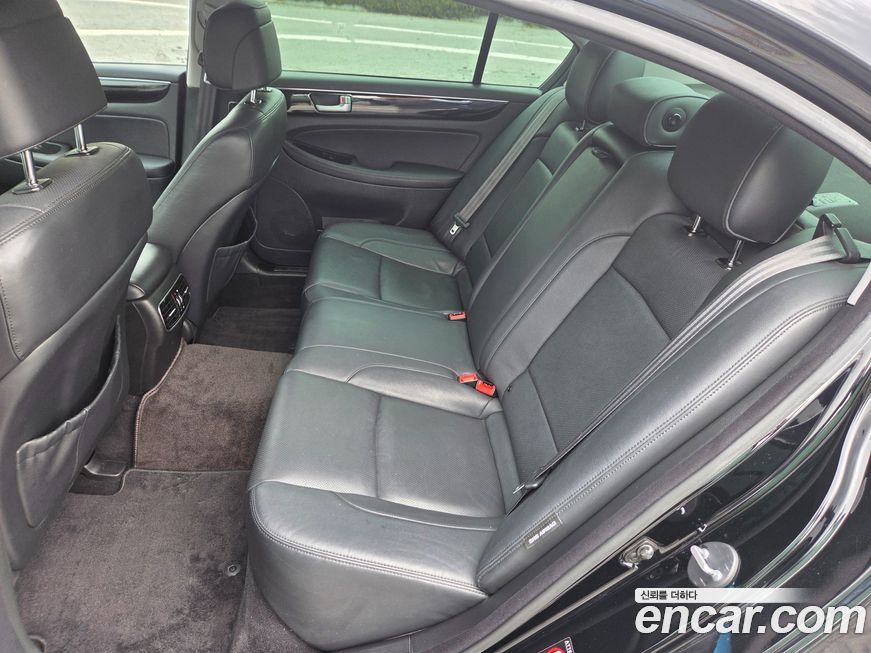 Hyundai Genesis 2012