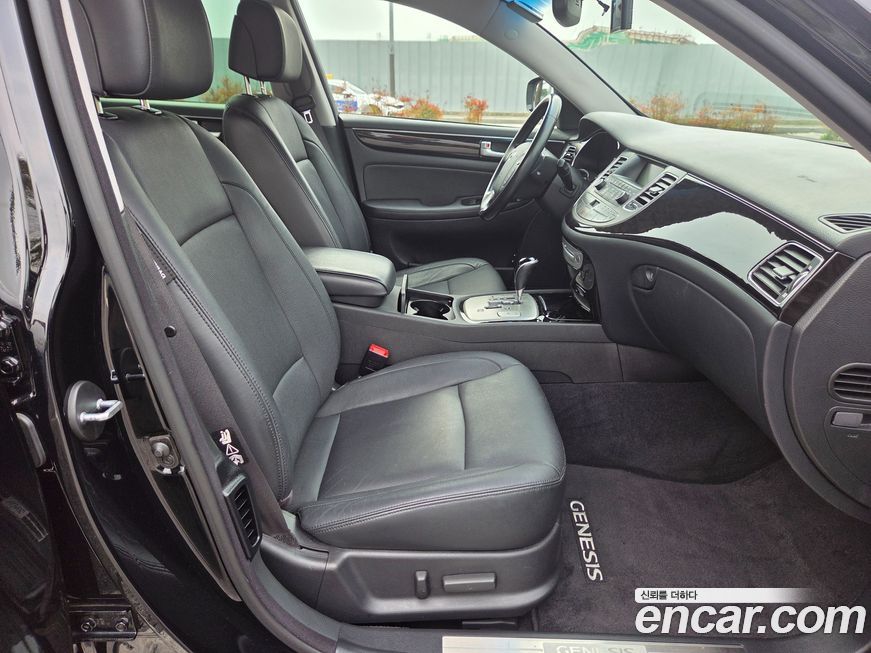 Hyundai Genesis 2012