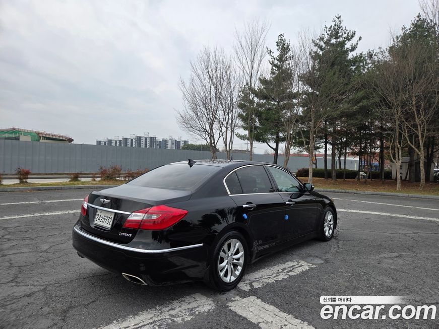 Hyundai Genesis 2012