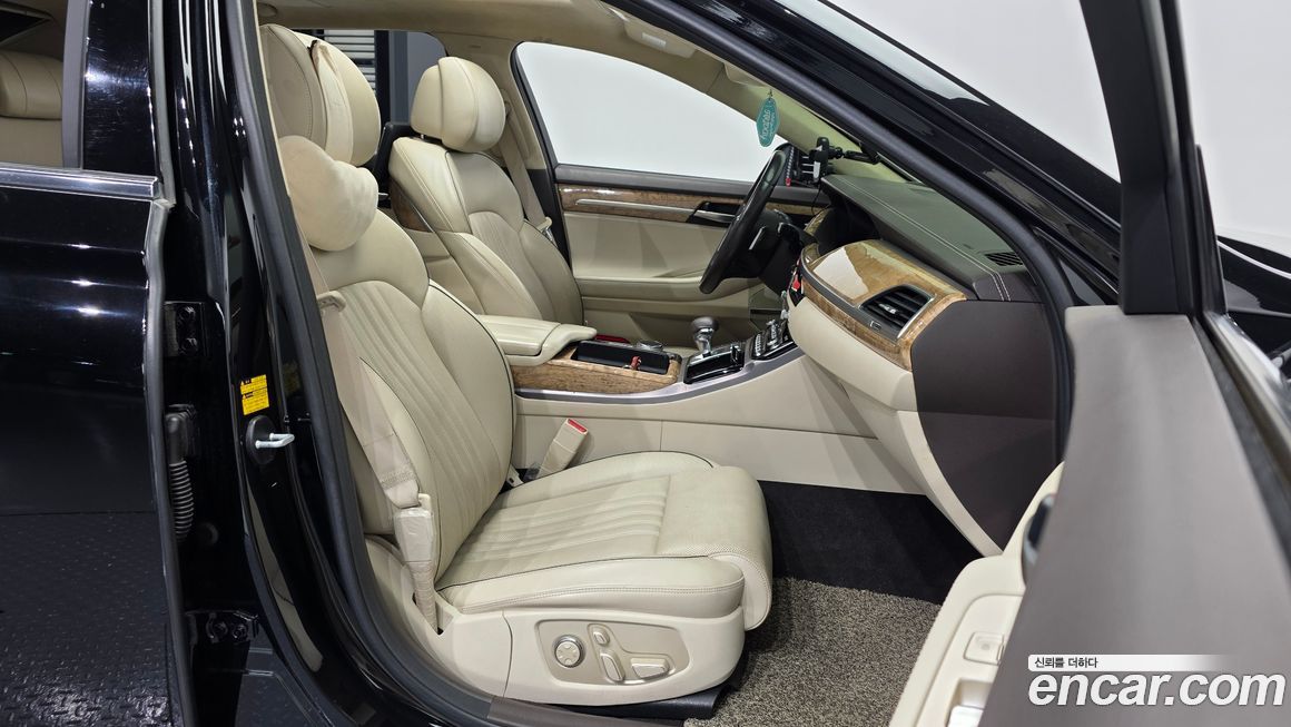 Genesis EQ900 2016