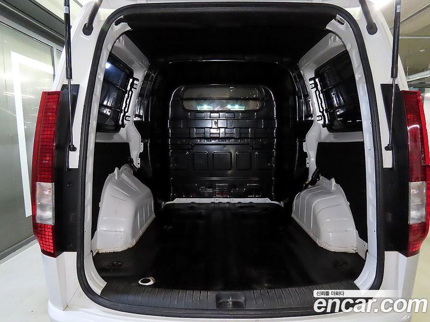 Hyundai Staria 2025