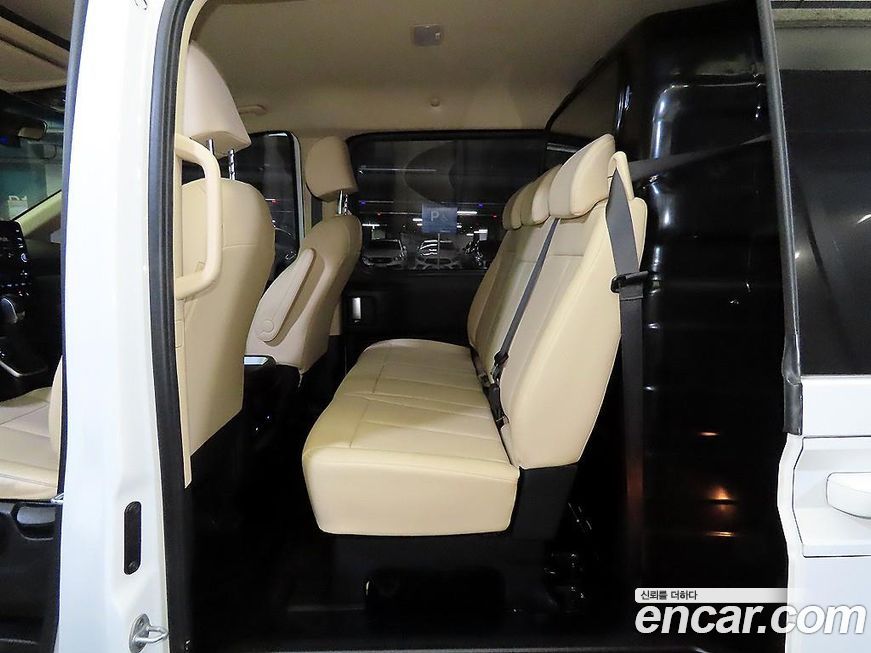 Hyundai Staria 2025
