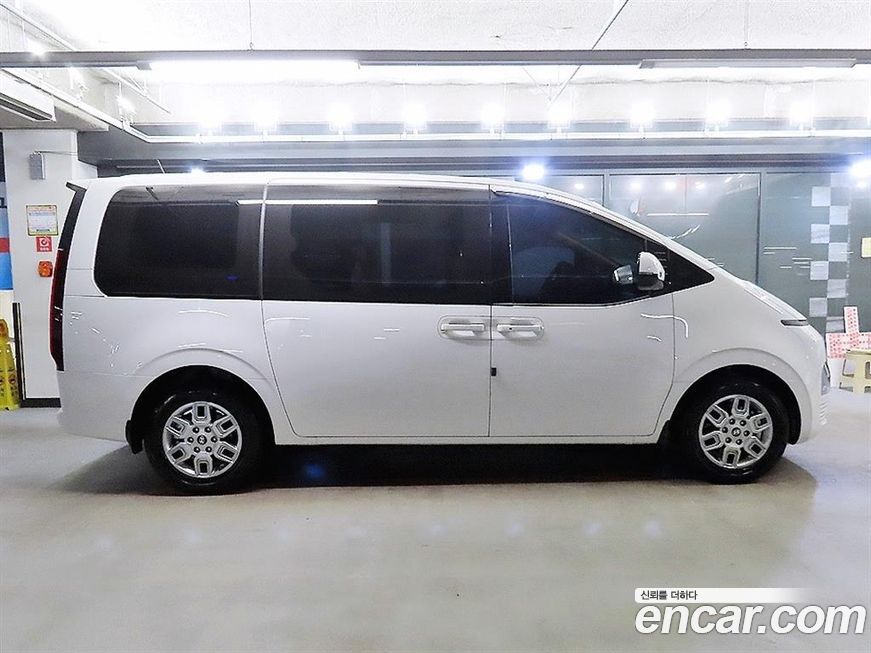 Hyundai Staria 2025