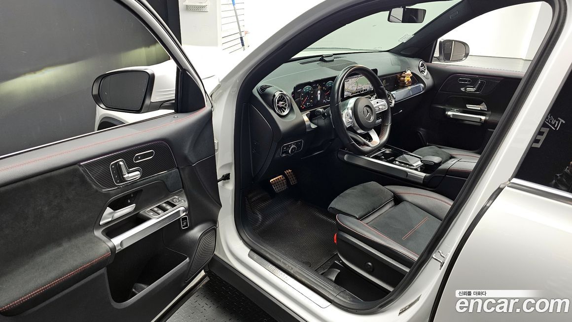 Mercedes-Benz GLB-Class 2021