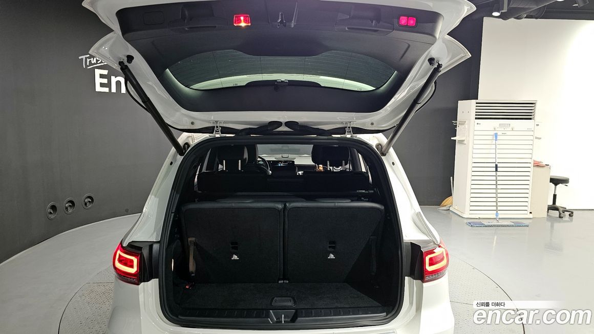 Mercedes-Benz GLB-Class 2021