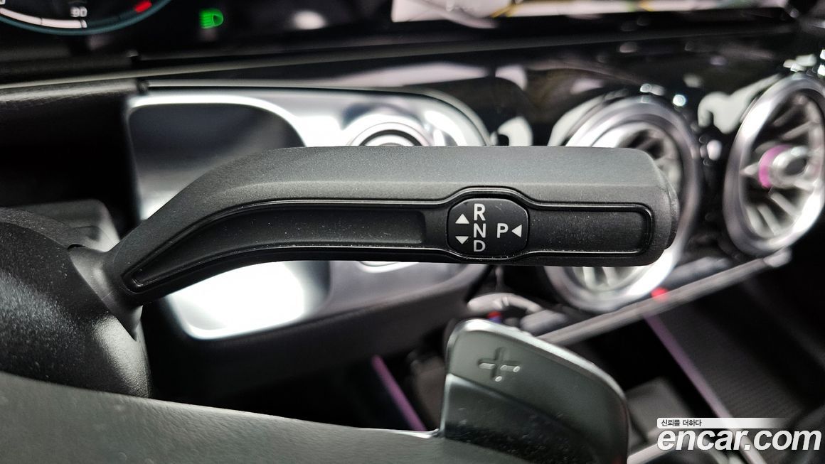 Mercedes-Benz GLB-Class 2021