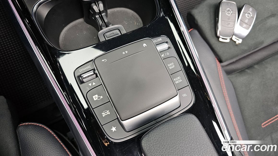 Mercedes-Benz GLB-Class 2021