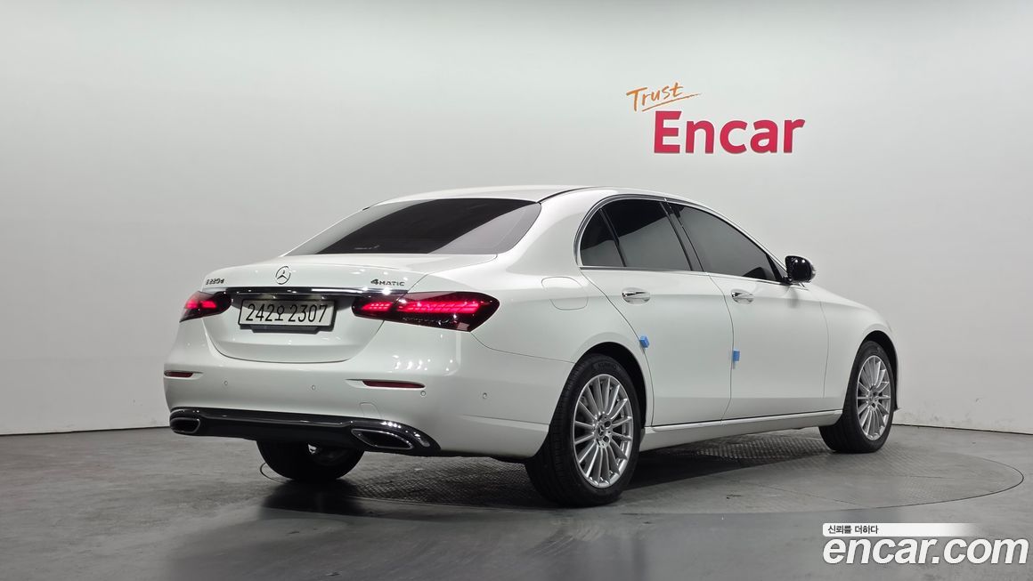 Mercedes-Benz E-Class 2022
