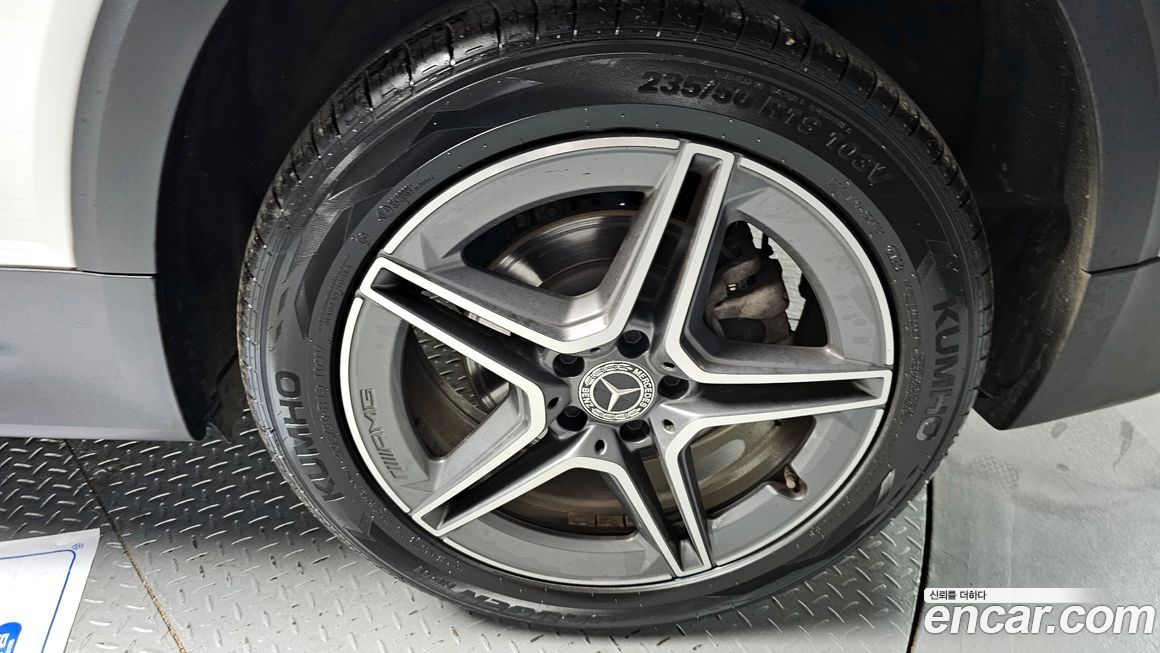 Mercedes-Benz GLB-Class 2021