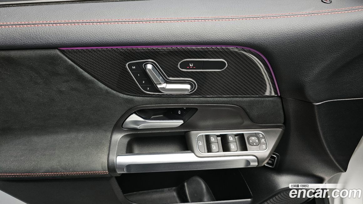 Mercedes-Benz GLB-Class 2021