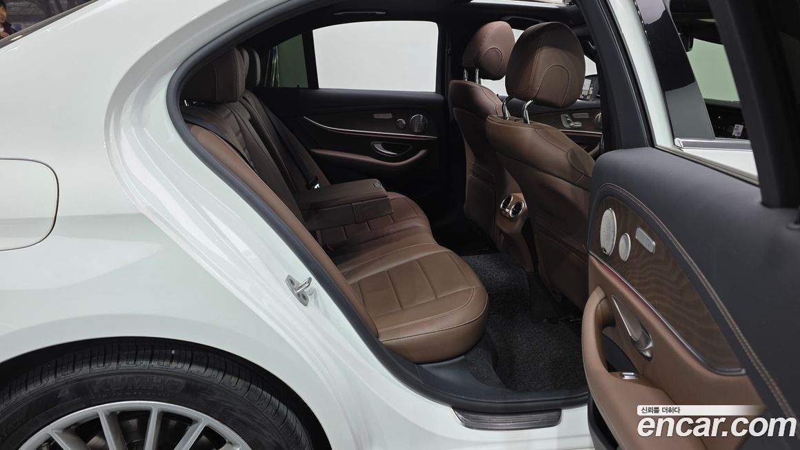Mercedes-Benz E-Class 2022