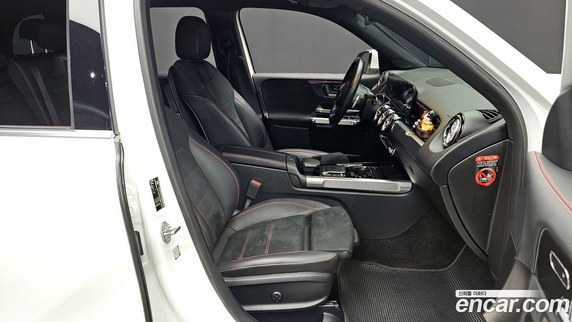 Mercedes-Benz GLB-Class 2021