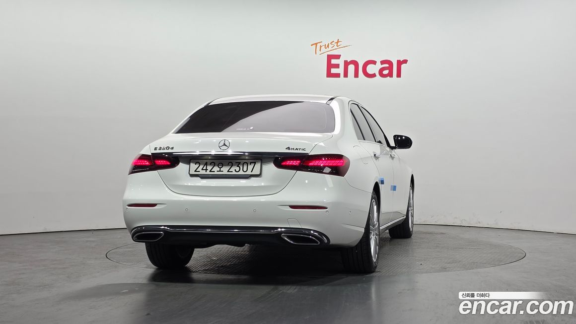 Mercedes-Benz E-Class 2022