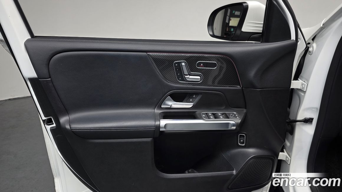 Mercedes-Benz GLB-Class 2021