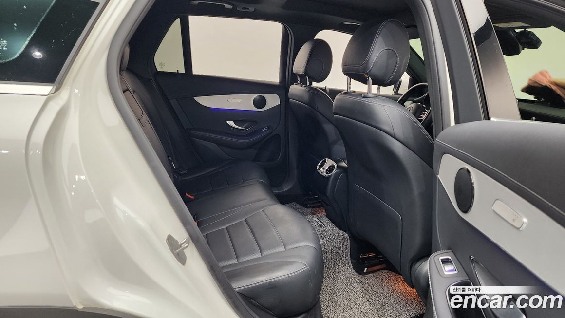 Mercedes-Benz GLC-Class 2021