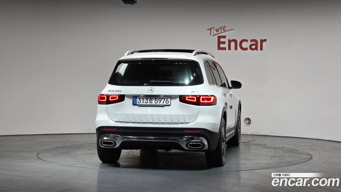 Mercedes-Benz GLB-Class 2021