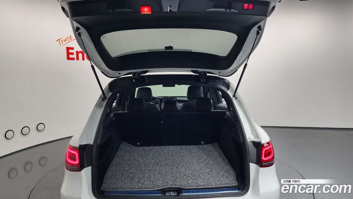 Mercedes-Benz GLC-Class 2021