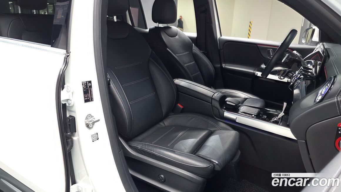 Mercedes-Benz GLB-Class 2021