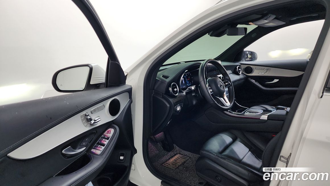 Mercedes-Benz GLC-Class 2021