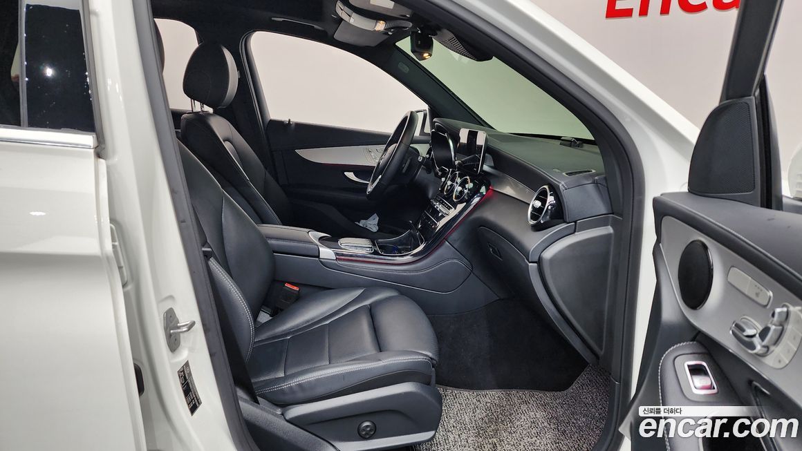 Mercedes-Benz GLC-Class 2021