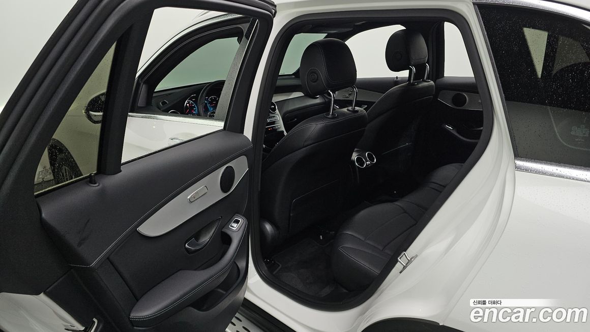 Mercedes-Benz GLC-Class 2021