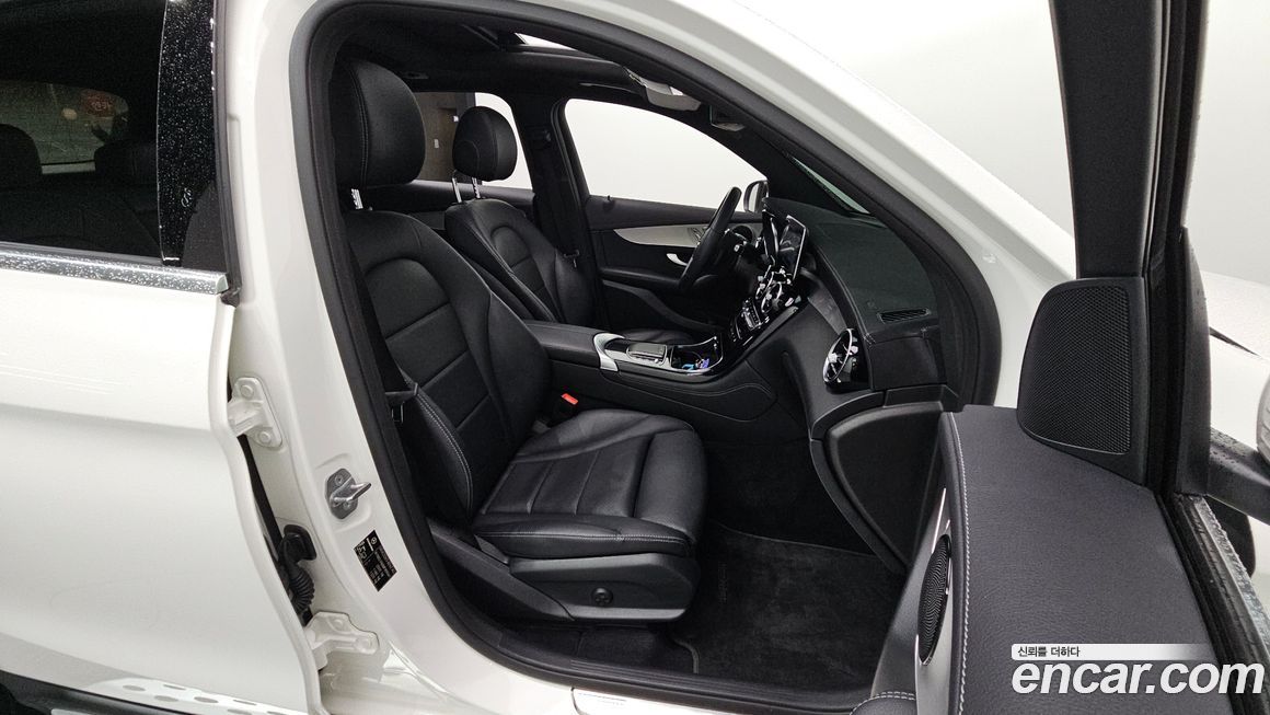 Mercedes-Benz GLC-Class 2021