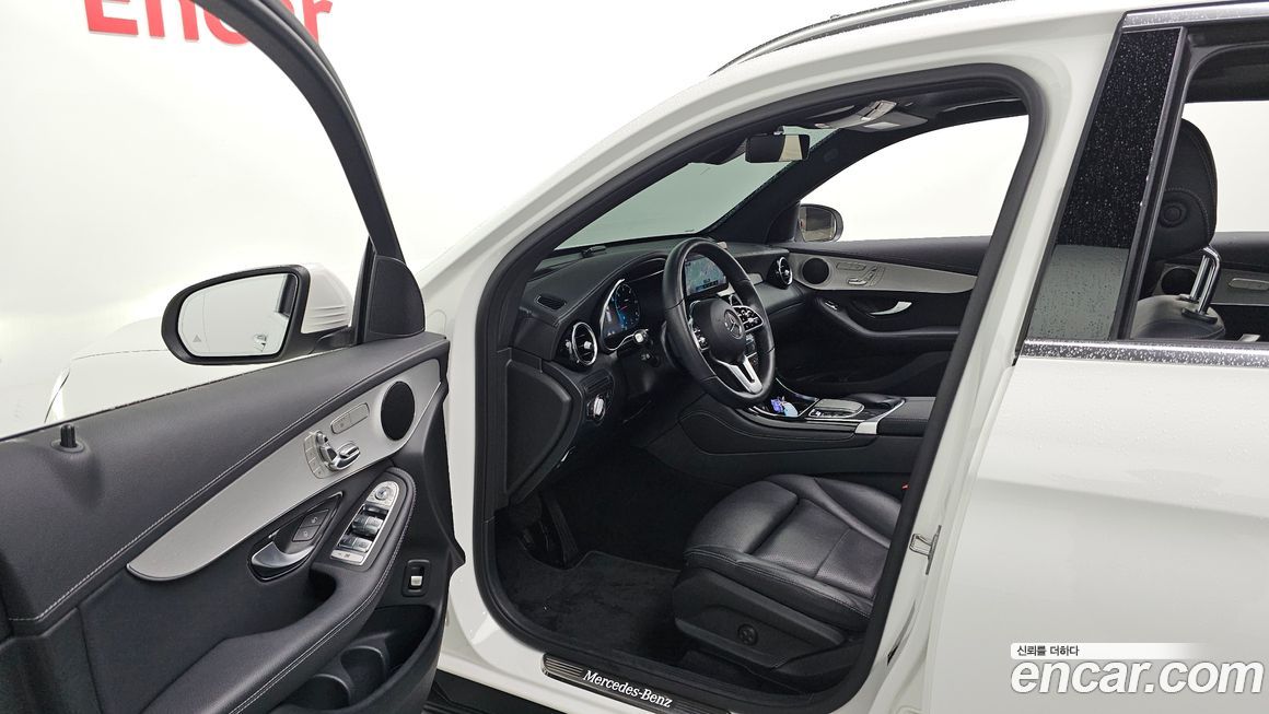 Mercedes-Benz GLC-Class 2021