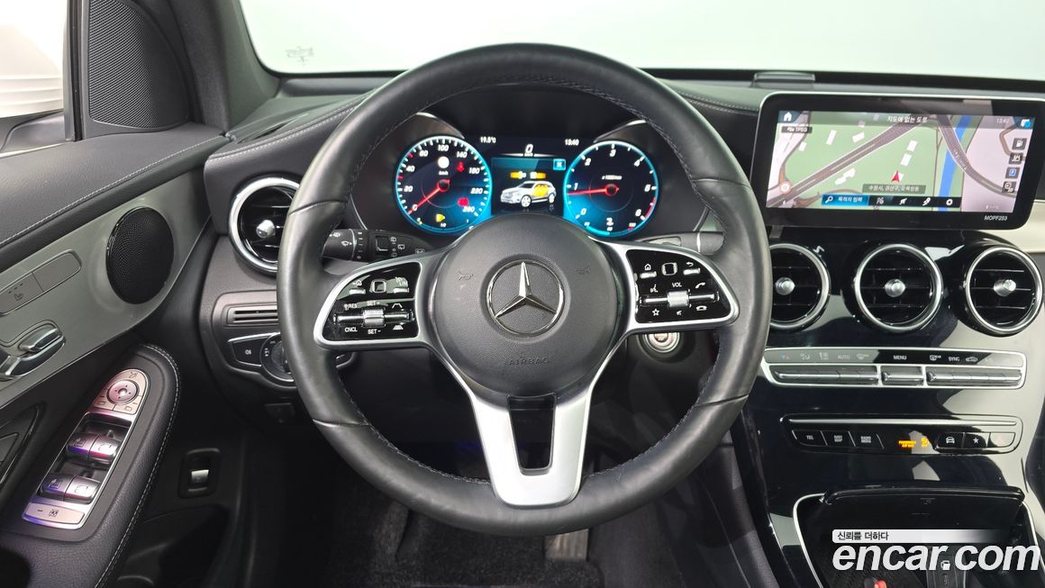 Mercedes-Benz GLC-Class 2021